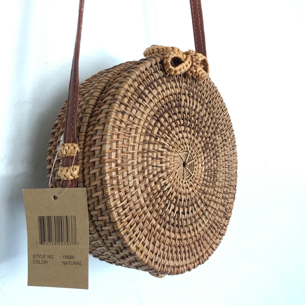 Circular Wicker Cross-body bag